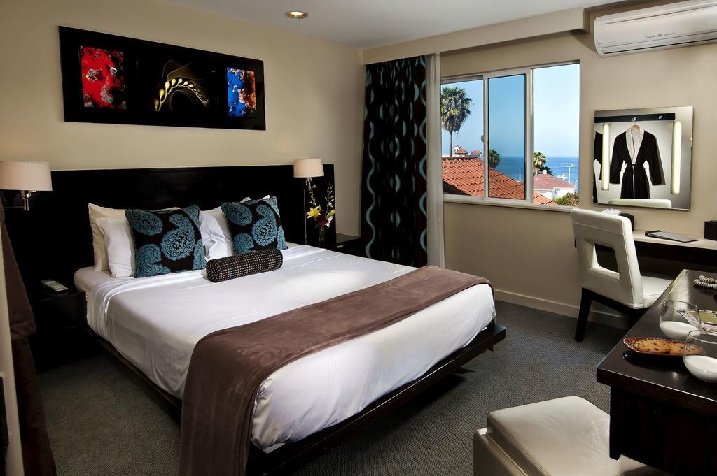 Aurora Hotel Avalon Room photo